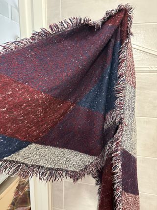 Bufanda de cuadros azul y rojo