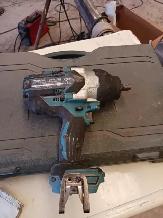 Atornillador de impacto Makita DTW1002