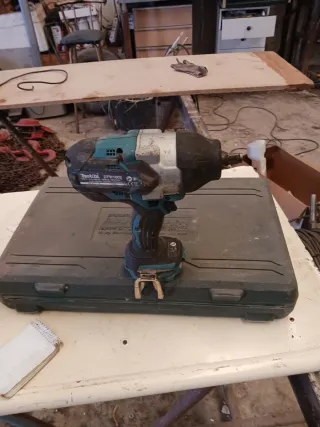 Atornillador de impacto Makita DTW1002