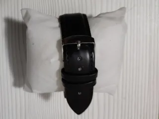 Reloj Citizen Negro eco Drive.