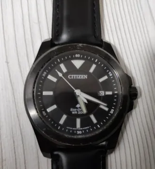 Reloj Citizen Negro eco Drive.