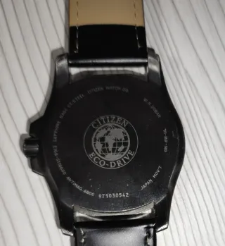 Reloj Citizen Negro eco Drive.