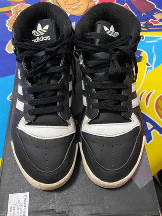 Adidas deportivas altas negras y blancas