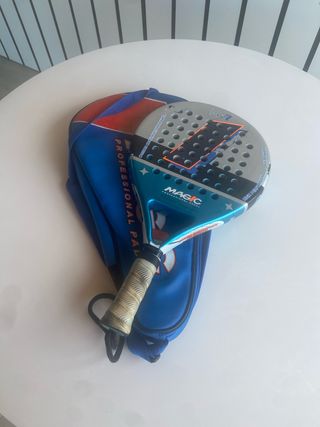 Pala de pádel y funda profesional