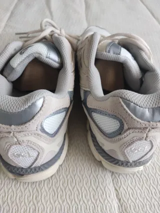 Deportivas Asics Gel Beige y Gris