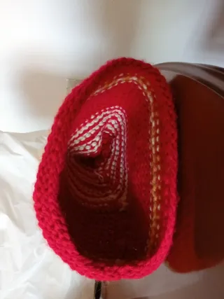 Gorro de lana hecho a mano con pompón, 1,5€