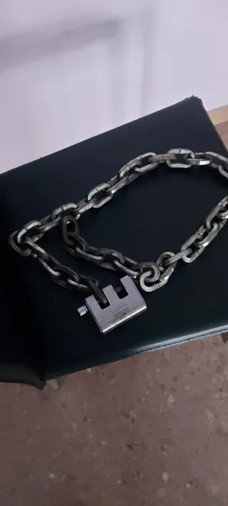 Cadena  cimentada  para  moto