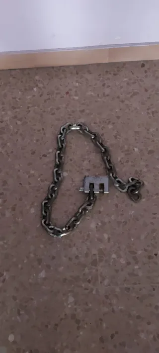 Cadena  cimentada  para  moto