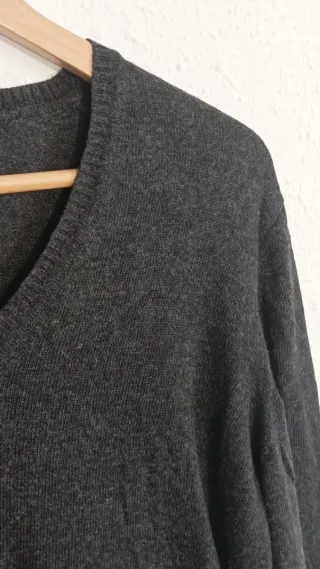 Jersey Zara cuello pico gris