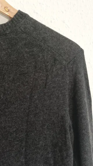 Jersey Zara cuello pico gris