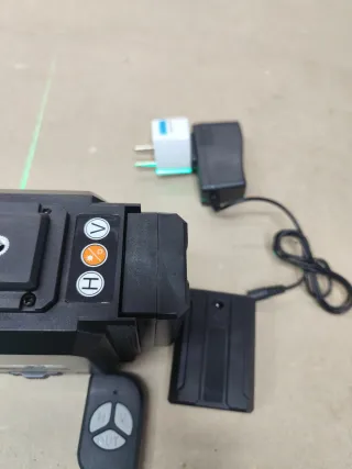 Nivel láser con 2 baterías y mando