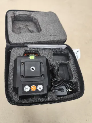 Nivel láser con 2 baterías y mando