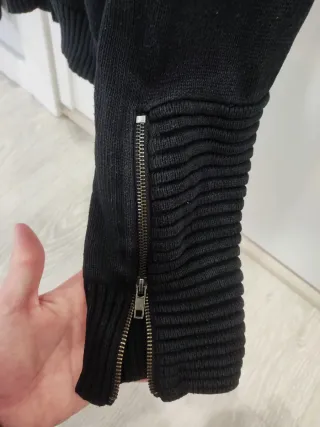 Chaqueta Guess cremallera negra