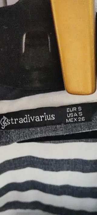 Camisa de rayas blanca y negra