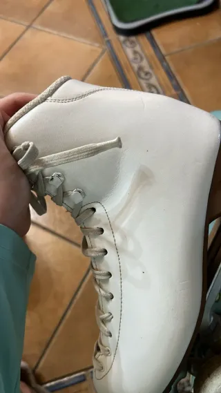 Patines blancos para patinaje artístico