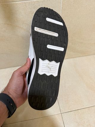 Zapatillas Puma Flyer Runner Negras y Blancas