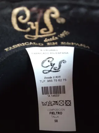 Sombrero de fieltro negro