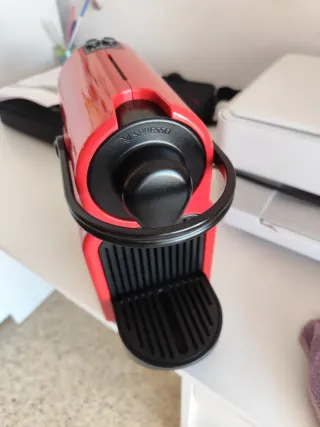 Cafetera Krups de cápsulas roja