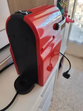 Cafetera Krups de cápsulas roja