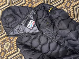 Piumino blauer nero con cappuccio