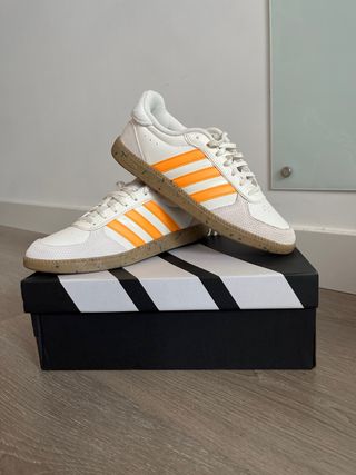 Zapatillas Adidas Blancas y Naranja