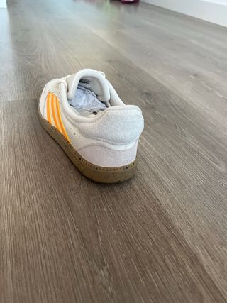 Zapatillas Adidas Blancas y Naranja