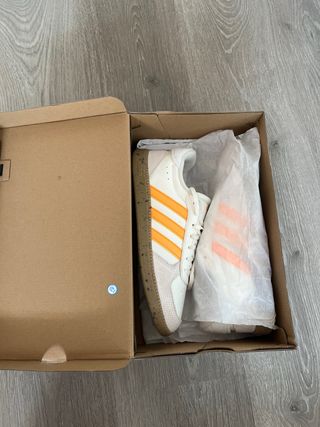 Zapatillas Adidas Blancas y Naranja