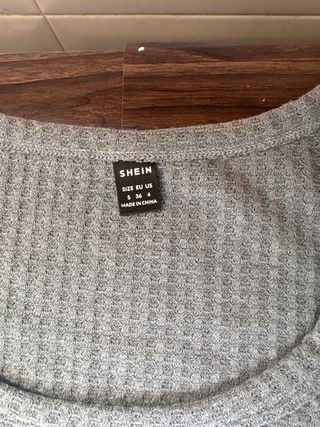 SHEIN Camiseta gris manga larga