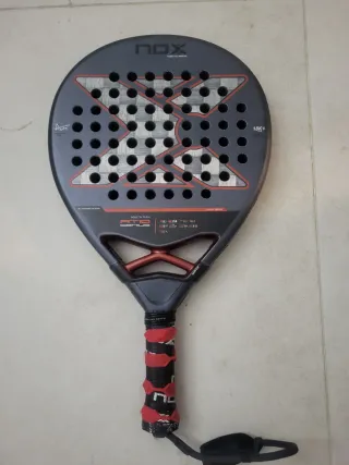 Pala Pádel NOX AT10 18K Alum 2025