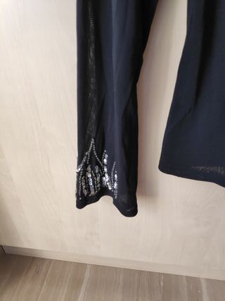 Top negro lentejuelas plateadas