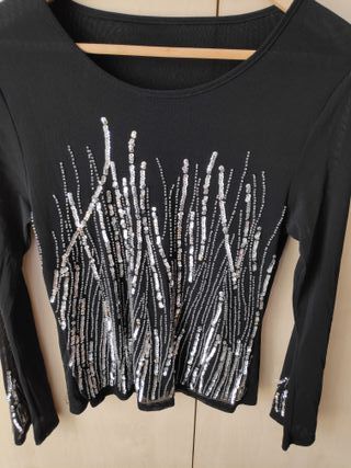 Top negro lentejuelas plateadas