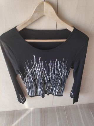 Top negro lentejuelas plateadas