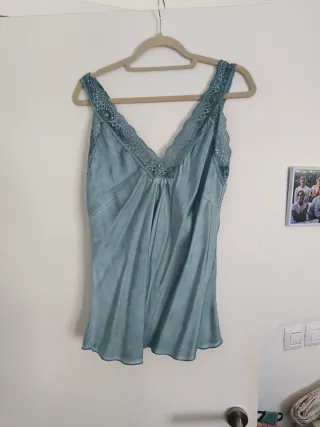 Camiseta de tirantes con encaje