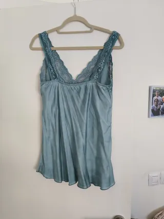 Camiseta de tirantes con encaje