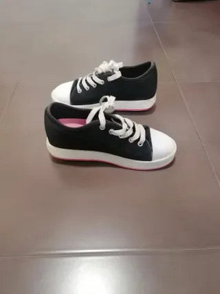 Zapatillas con ruedas Heelys negras y blancas 36,5