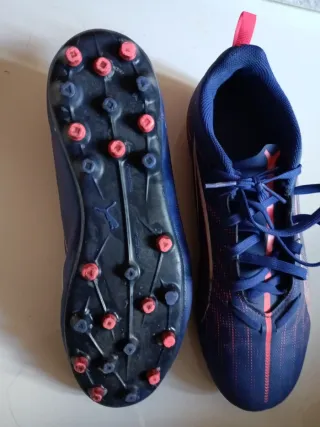 Scarpe da calcio Puma blu e rosse