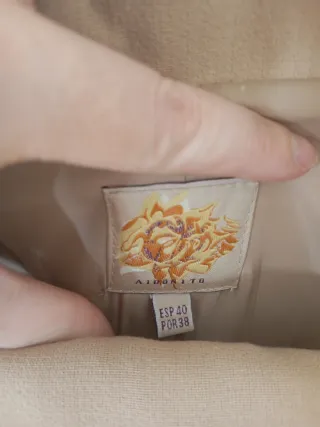 Traje chaqueta y falda camel