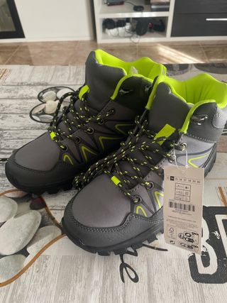 Botas niño grises y verdes talla 34