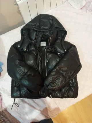 Cazadora acolchada Bershka negra