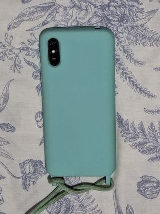 Xiaomi Redmi 9A con custodia a tracolla