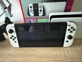 Nintendo Switch OLED + Giochi e Custodia