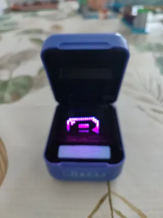 Bitzee Caja Azul Pixelado con Figura