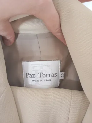 Traje de chaqueta y pantalón beige