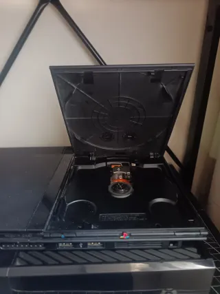 PS2 Slim Negra con Mando Rojo