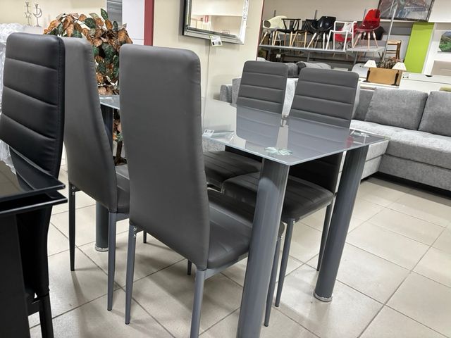 Mesa y 4 sillas disponible en más colores