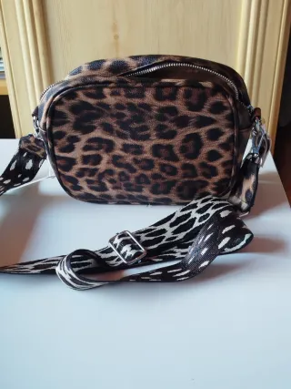 Bolso bandolera con estampado leopardo