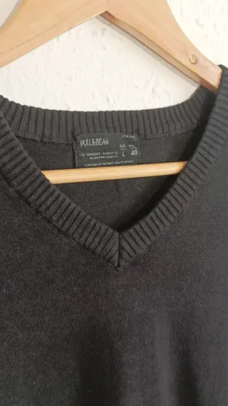 Jersey Pull&Bear cuello pico negro