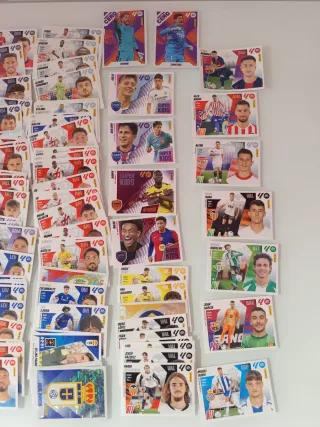 Lote 136 cromos fútbol liga este Panini 25/26