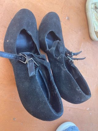 Zapatos de tacón negros para mujer
