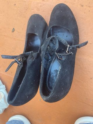 Zapatos de tacón negros para mujer